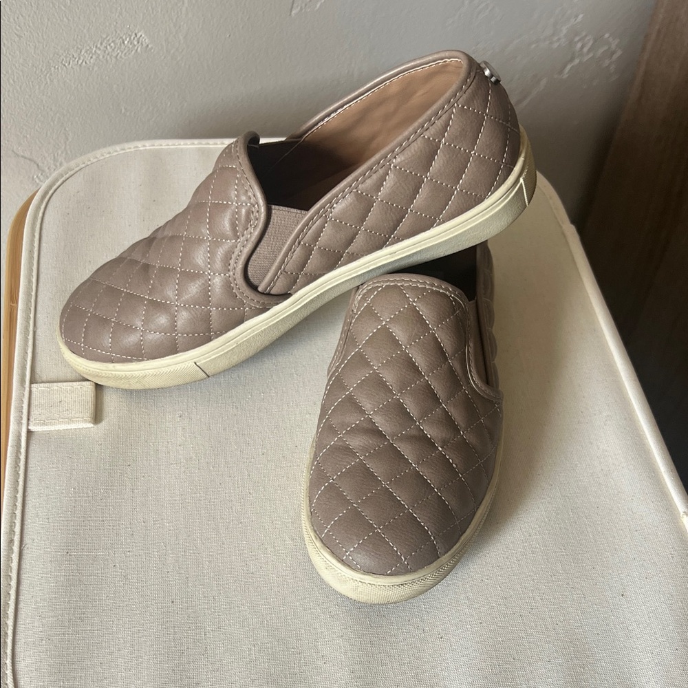 Steve Madden Slip on shoes